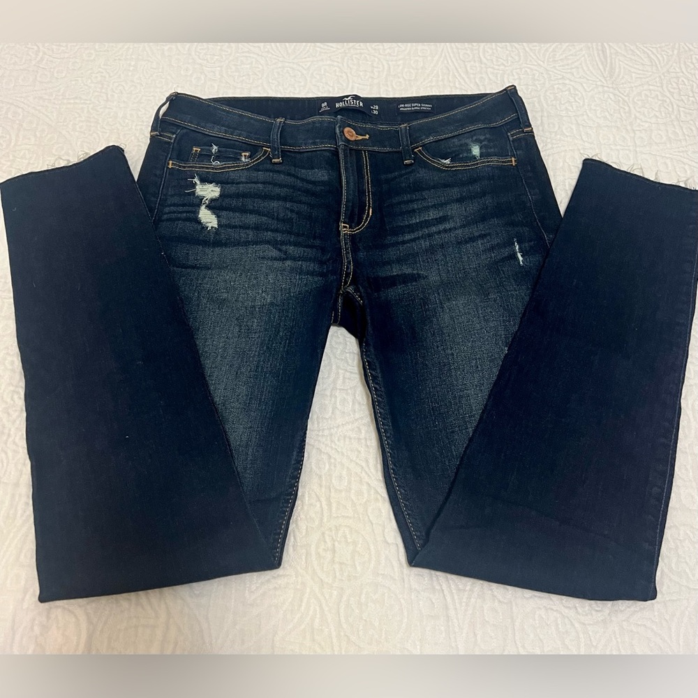 Hollister Low Rise Super Skinny Ripped Jeans. Size 9R
